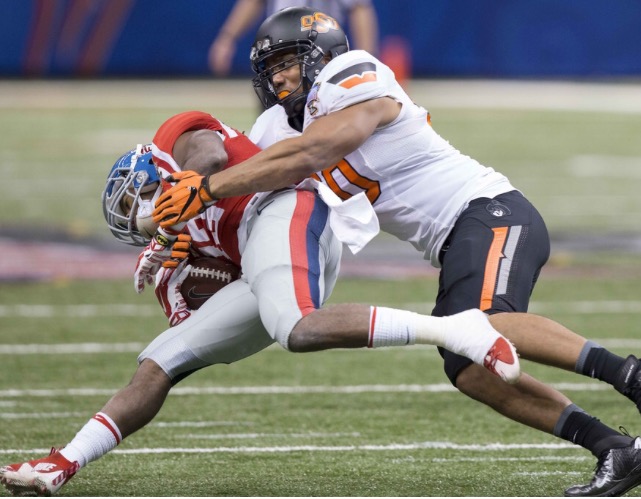 Joshua Mabin Oklahoma State Football Linebacker in Game Action